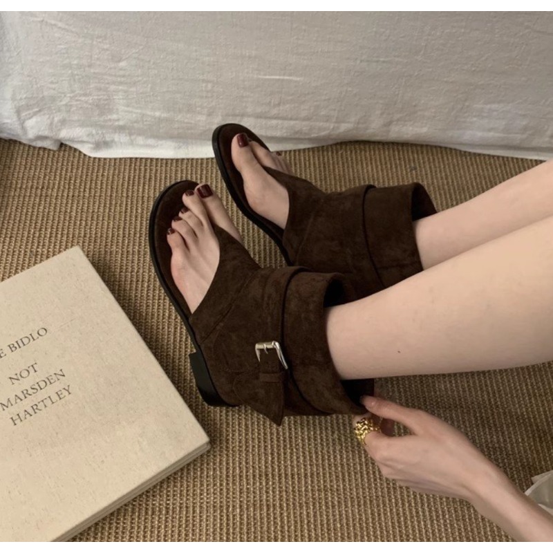 Street Fashion Rome 2026 - Summer Fashion Trend Trouser Legs Boots