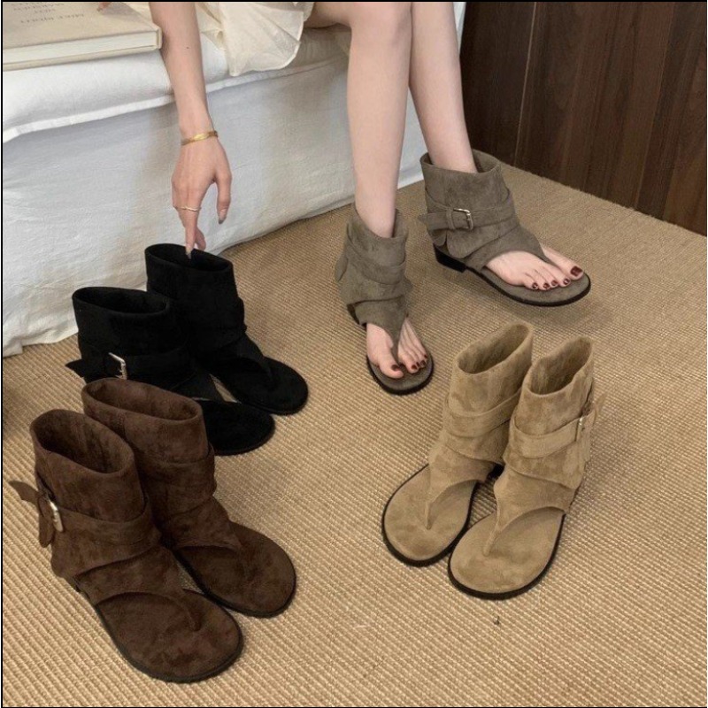 Street Fashion Rome 2026 - Summer Fashion Trend Trouser Legs Boots