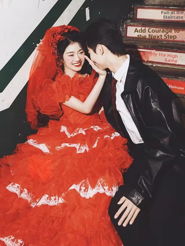 Red Vintage Street Style Weddi - Street Fashion Photographers 评论和价格