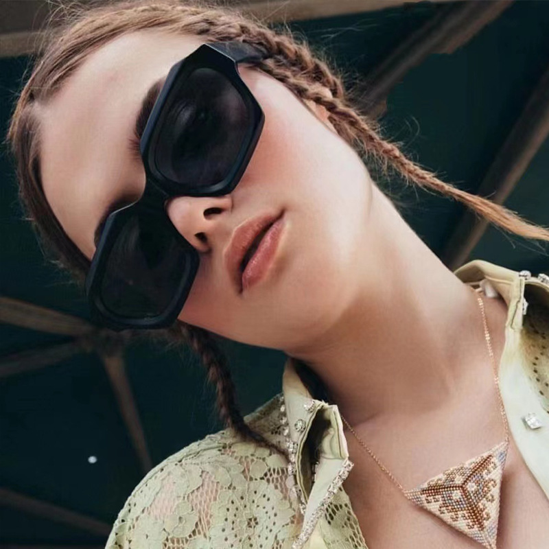 Simple Rough Frame Sunglasses  - Street Fashion Photographers 评论和价格