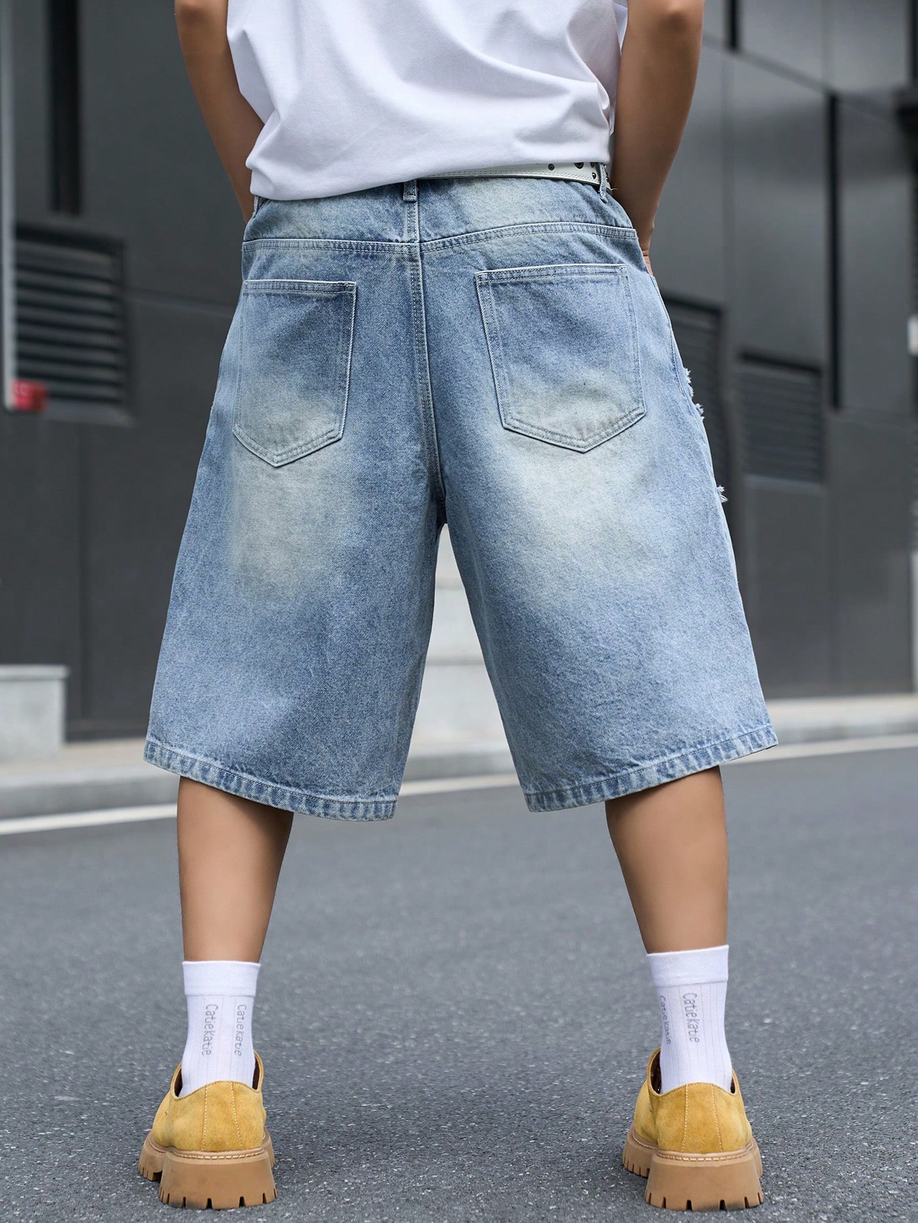 Men's Loose Fit Denim Bermuda  - Distressed Jean Rip 评论和价格